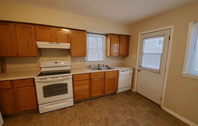 2 beds, 1 bath, $1,095