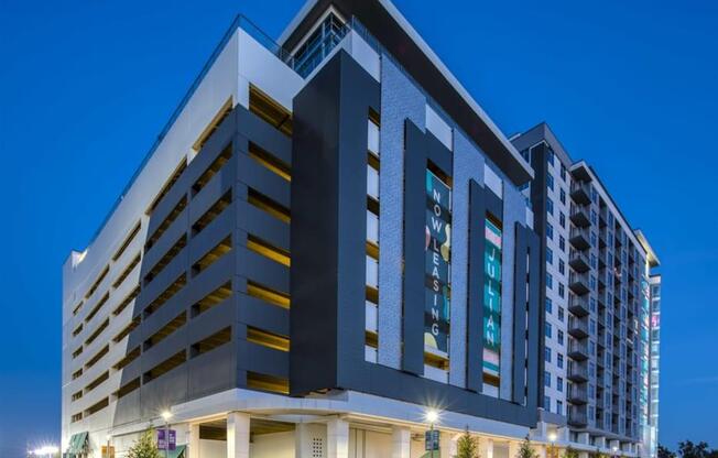 Building Exterior In Night at The Julian Orlando, Orlando, 32801