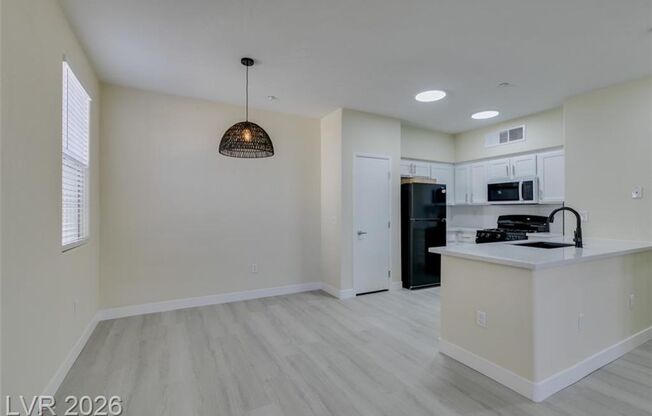 3 beds, 2 baths, $1,850, Unit # 3104