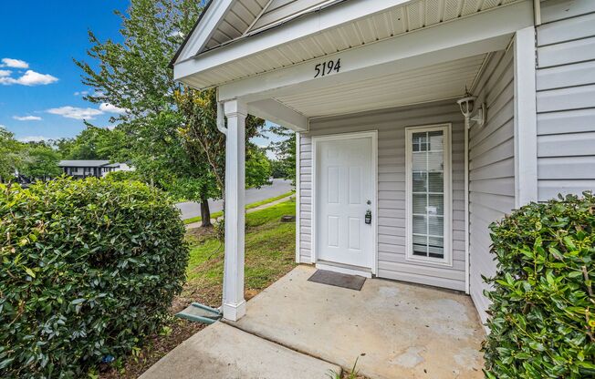 Chaming 4-bed, 2.5 bath townhome in The Timbers community of Charlotte!
