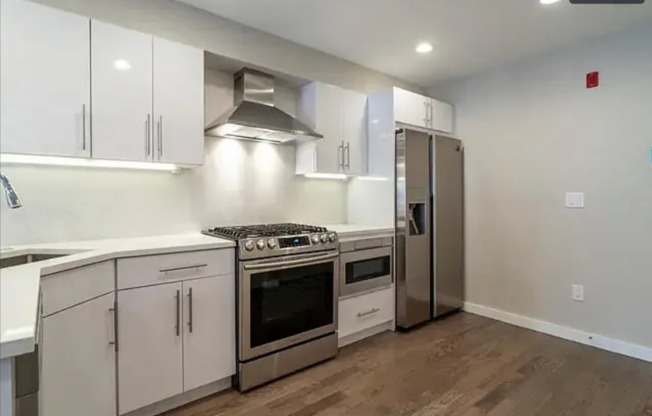 Elevated City Living in a Newly Constructed Grad Hospital Triplex