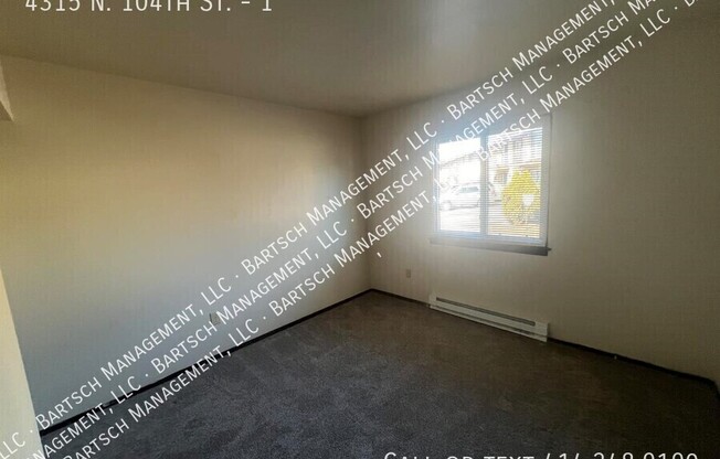 4315 N 104 ST
