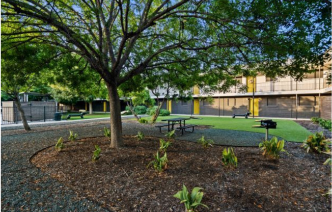 2 beds, 1 bath, 882 sqft, $1,150, Unit 31