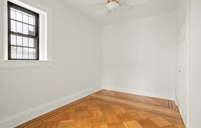 3 beds, 1 bath, 1,150 sqft, $6,850, Unit 3L