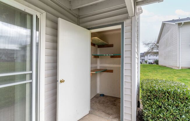 2 beds, 1 bath, 800 sqft, $1,399, Unit 1893-55