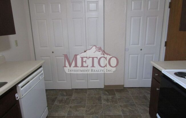 2 beds, 1 bath, 924 sqft, $1,495, Unit 862