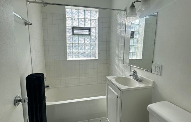 Studio, 1 bath, 350 sqft, $1,175, Unit 4756-211