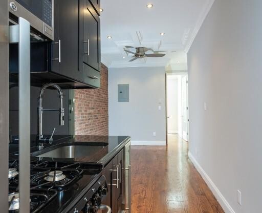 2 beds, 1 bath, $3,995, Unit 3FE