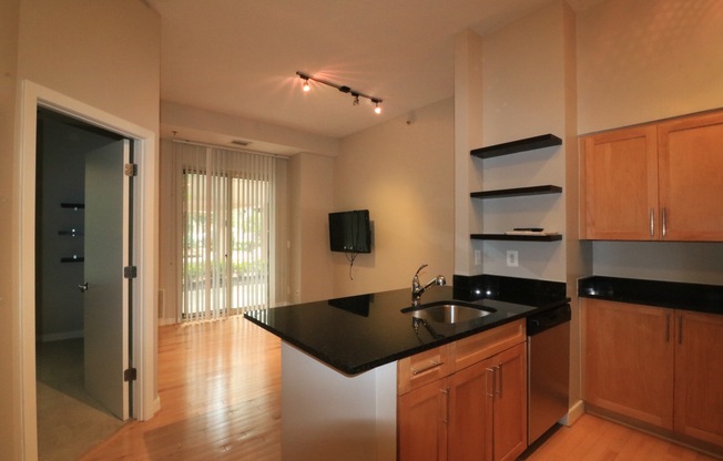 LOCATION!! Awesome 1 BD/1 BA @ The Chase
