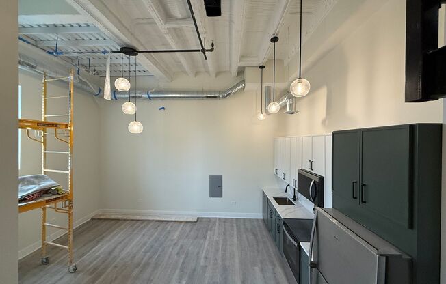 2 beds, 2 baths, 1,000 sqft, $3,985, Unit 211