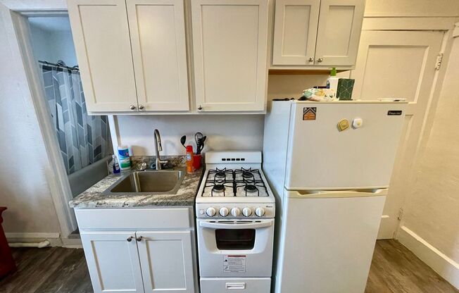 Studio, 1 bath, $725, Unit 35