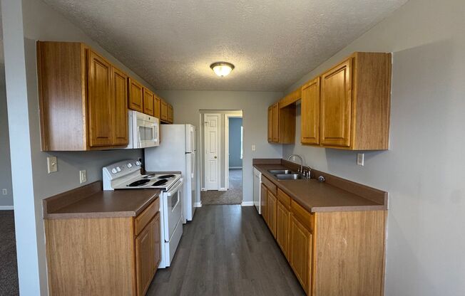 2 beds, 1 bath, 730 sqft, $775, Unit D32