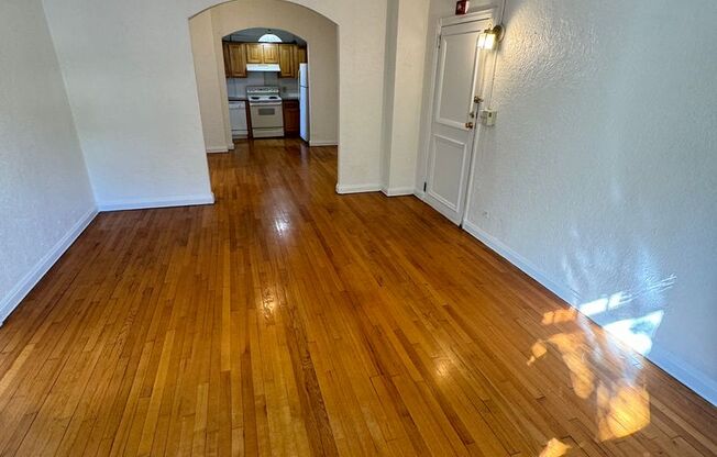 2 beds, 1 bath, $1,095, Unit Apt 600