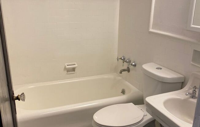 Studio, 1 bath, 350 sqft, $620