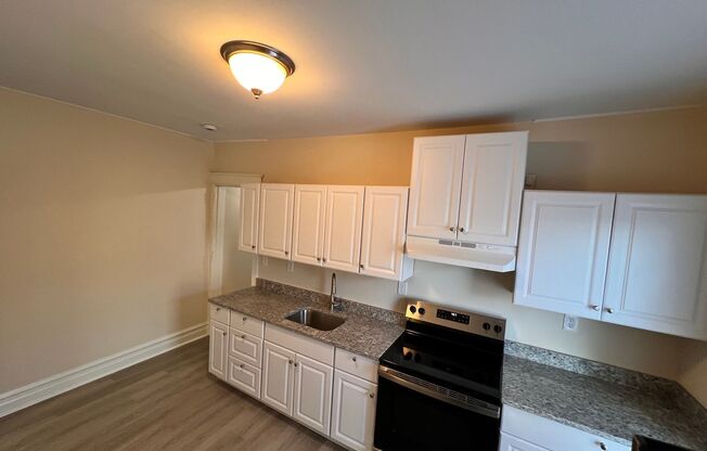 2 beds, 1 bath, $1,700, Unit Unit 2