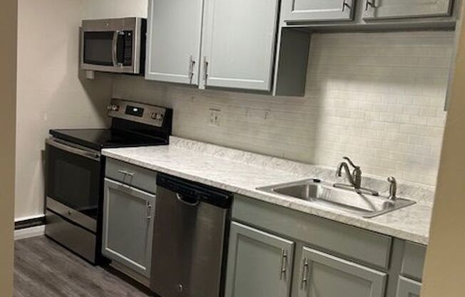 2 beds, 1 bath, $1,295, Unit 2148-4