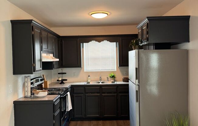 2 beds, 1 bath, $745, Unit Apt. 6