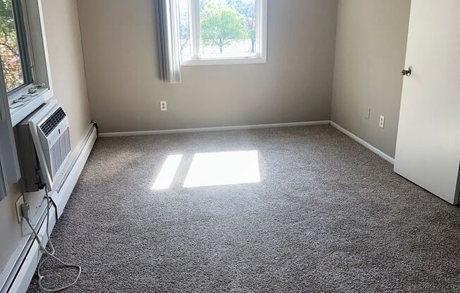 2 beds, 1 bath, 921 sqft, $1,589, Unit 3-303