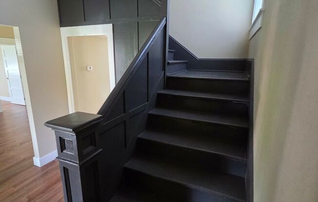 5 Bedroom Home Corner Lot in N Portland