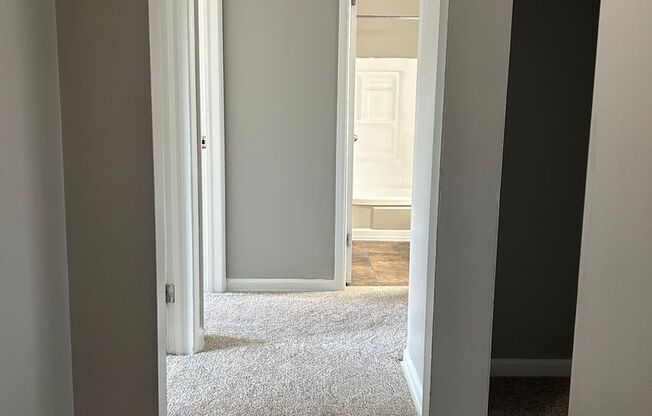 2 beds, 1 bath, 889 sqft, $1,100, Unit 6909-A