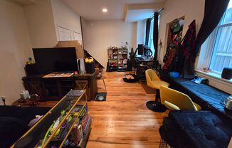 DELIGHTFUL NORTHERN LIBERTIES TOWNHOUSE AVAILABLE AUGUST 10