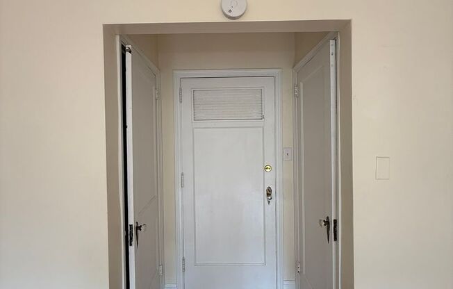 Studio, 1 bath, 413 sqft, $1,325, Unit Royal York 508