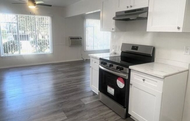 2 beds, 2 baths, $2,850, Unit 01