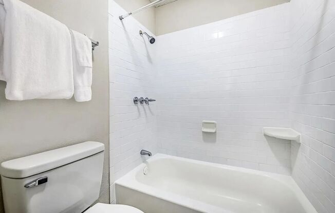 2 beds, 1 bath, 880 sqft, $950, Unit W-1