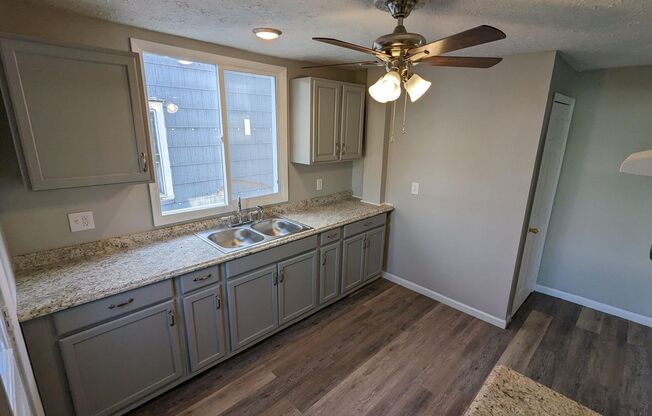 3 beds, 1 bath, $995