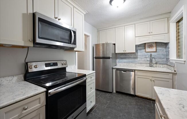 Charming 4-Bedroom Home in Victory Manor – Prime Savannah Location!