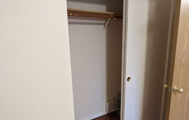 2 beds, 1 bath, 750 sqft, $1,395, Unit 33