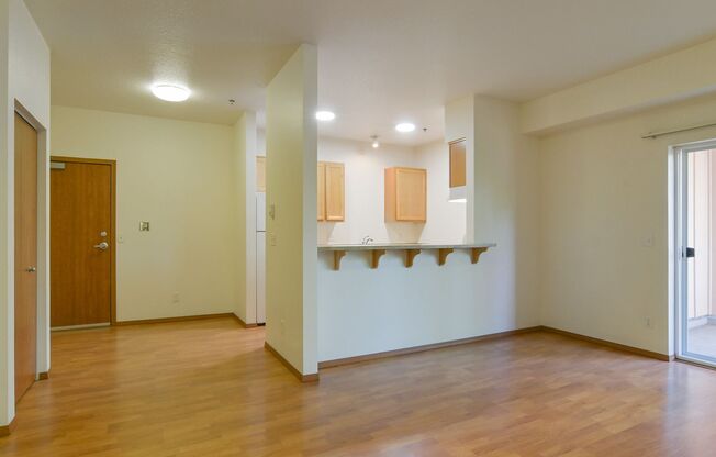 2 beds, 1 bath, $1,700, Unit 203
