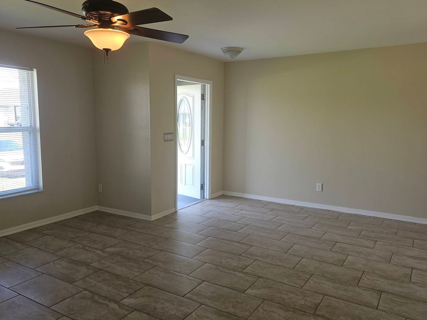 3/2/2 Single Family Home with Fenced in Yard!