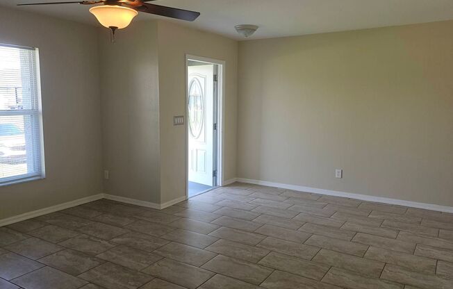 3/2/2 Single Family Home with Fenced in Yard!