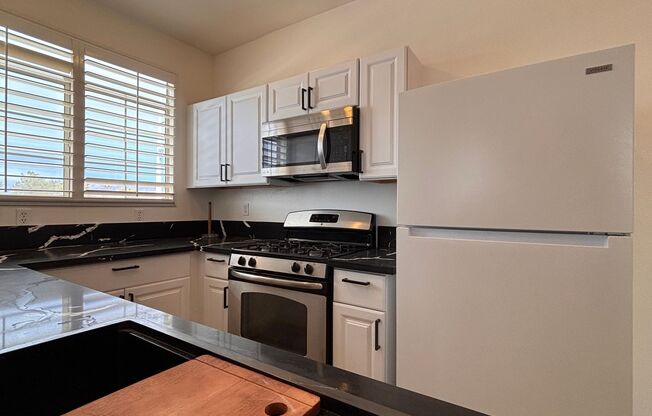 2 beds, 2 baths, $1,495, Unit Unit 724