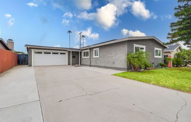 Imperial Beach, Gorgeous 4 bed 2 bath home with Bonus office or bedroom with amazing large yard!!