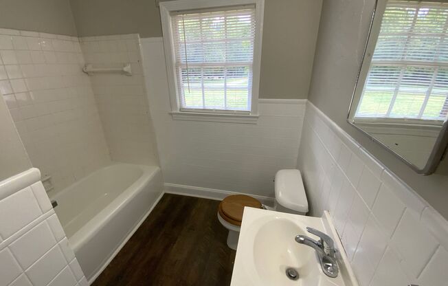 3 beds, 1 bath, $1,400