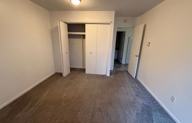 2 beds, 1 bath, 800 sqft, $800, Unit Apt #109