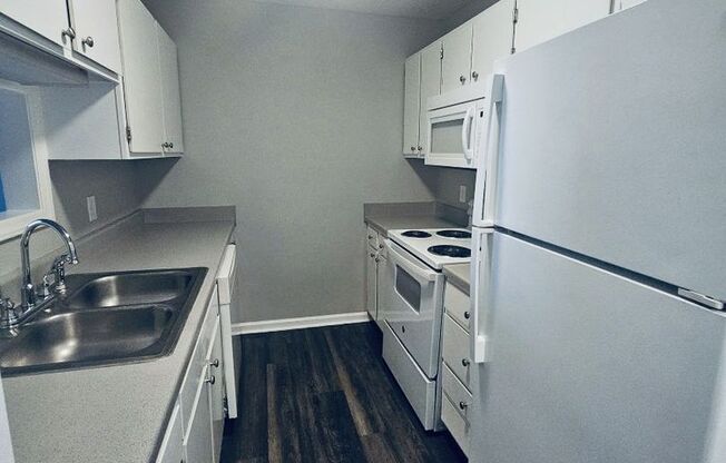 3 beds, 2 baths, 1,200 sqft, $1,395, Unit 1612