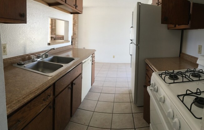 2 beds, 1 bath, $1,195