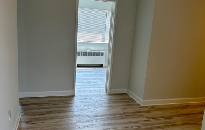 3 beds, 1 bath, $2,187, Unit # 301