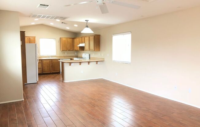 Move-In Ready!! 3640 Carisbrook Dr / 2 Story Home. 3 Bed, 3 Bath w/ 2 Car Garage