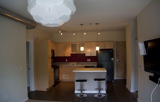 3 beds, 2 baths, $2,235, Unit 205 - Updated