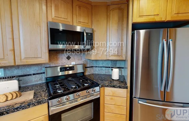 35th St (3711-3721)