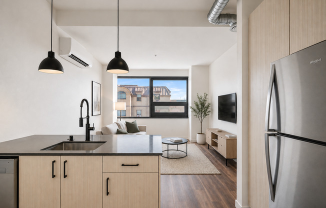 1 bed, 1 bath, 655 sqft, $2,725, Unit 213