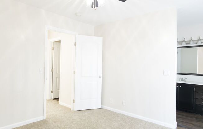 2 beds, 2 baths, 945 sqft, $2,650, Unit 57-203