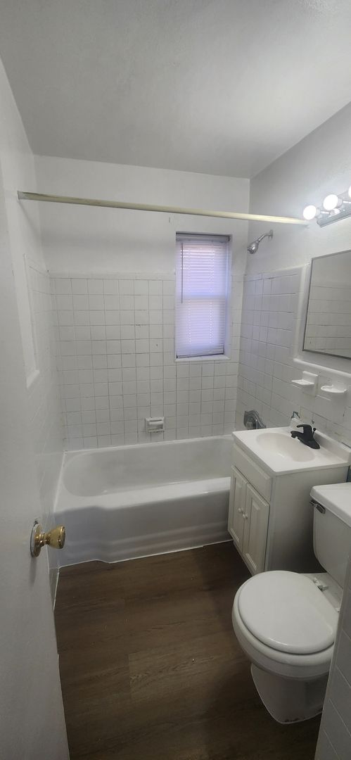 1 bed, 1 bath, 750 sqft, $1,295, Unit D-19