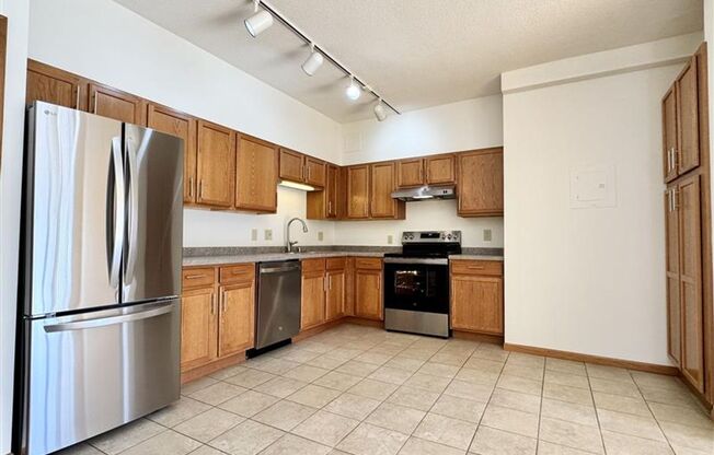 2 beds, 2 baths, 1,100 sqft, $1,995, Unit 301