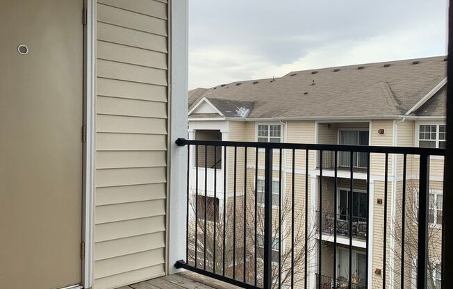 LOVELY TOP LEVEL CONDO IN GERMANTOWN