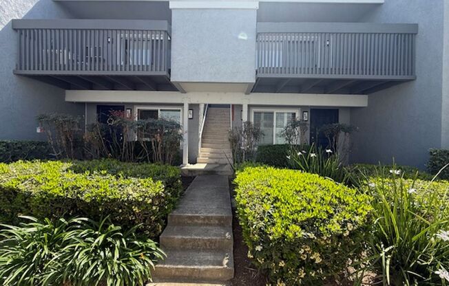 Cozy 2 bedroom, 2 bathroom town home in Woodbridge Irvine!